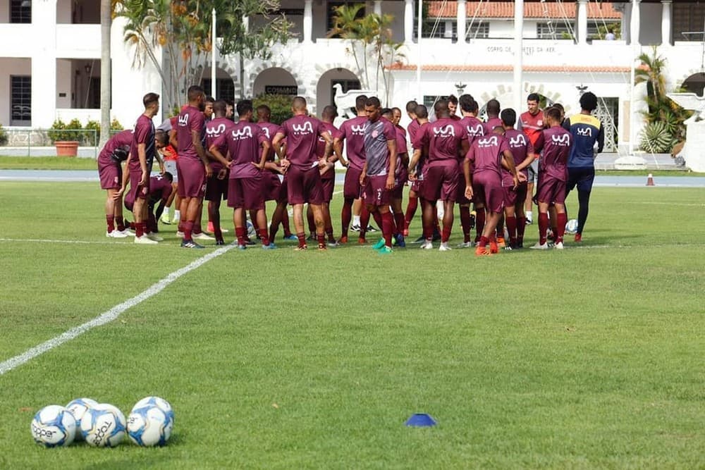 Incêndio atinge alojamento e três jogadores do Bangu são encaminhados para o hospital