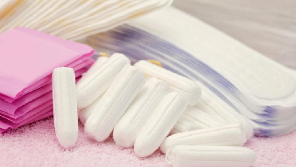 Movimento da ginecologia natural, em prol de uma menstruação sem absorventes, começa a se popularizar e a ganhar adeptas pelo mundo