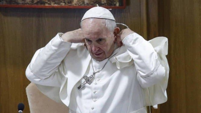 ‘Todo feminismo acaba sendo um machismo de saia', diz Papa em reunião no Vaticano