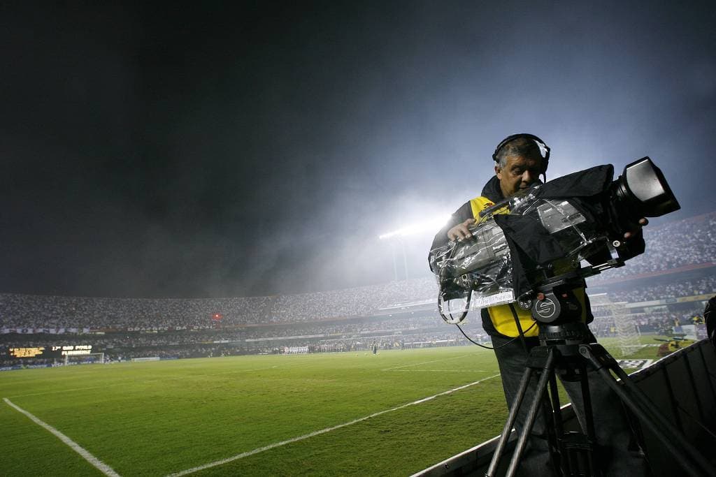 GUERRA GLOBO X CONCORRENTE, E O TORCEDOR PREJUDICADO: Turner tem uma partida por rodada no Brasileiro; veja que jogo cada TV pode exibir, com direito a confrontos "sem transmissão"