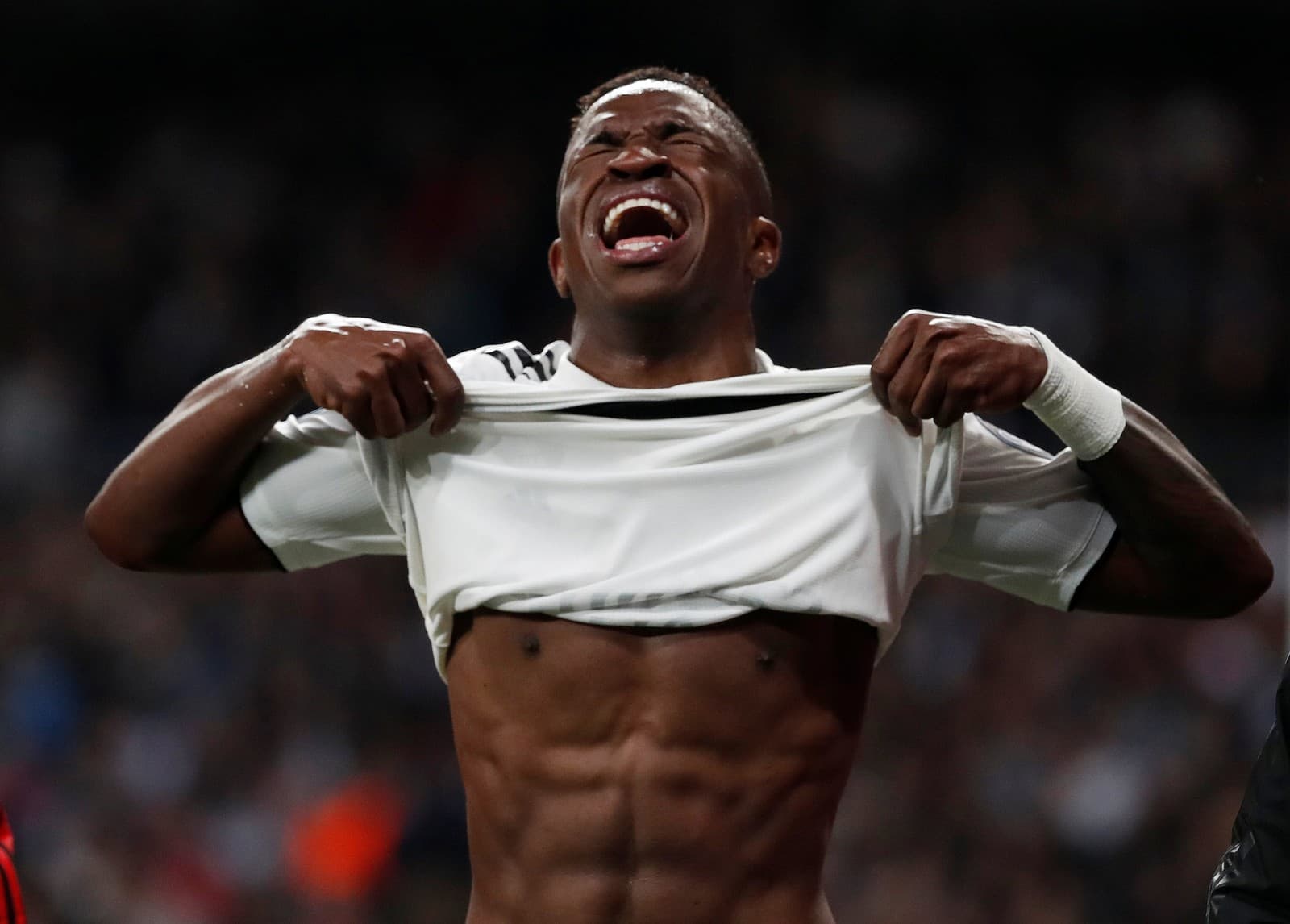 Vinicius Junior rompe ligamentos do tornozelo e será cortado de amistosos da Seleção