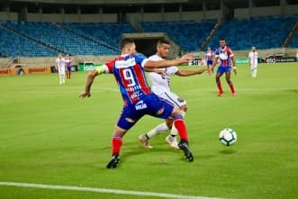Santa Cruz de Natal faz jogo duro contra o Bahia na Arena das Dunas, mas perde com gol de pênalti e se despede da Copa do Brasil