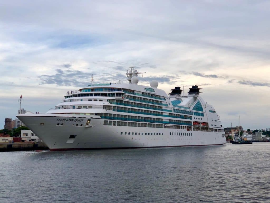 Cruzeiro Seabourn Quest atracou no Porto de Natal neste sábado (30)
