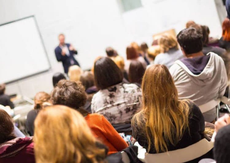 Deputado denuncia viés ideológico em universidades públicas, com sistema de cotas para militantes do MST
