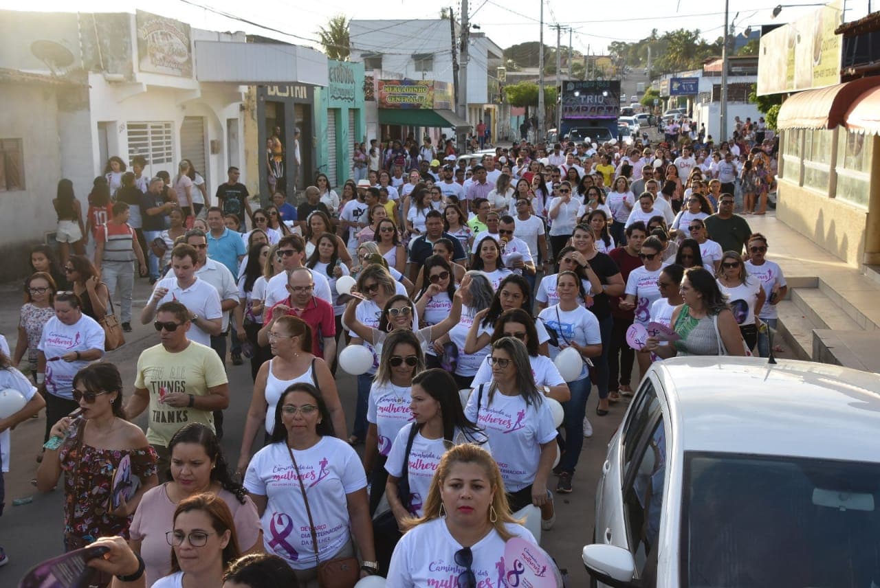 FOTOS: Prefeitura de São Gonçalo fez caminhada contra o feminicídio