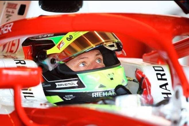 FOTOS: Filho de Michael Schumacher lidera teste e encanta mundo da Fórmula 1