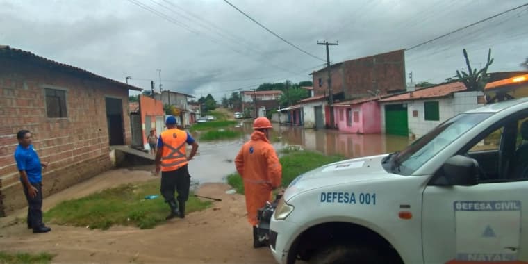 CHUVAS: Defesa Civil de Natal trabalha com reforço de pessoal e viaturas no atendimento a ocorrências; veja locais mais atingidos