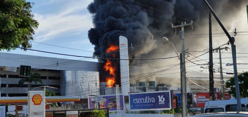Midway avisa que ninguém ficou ferido, que shopping fechou e que incêndio foi pontual