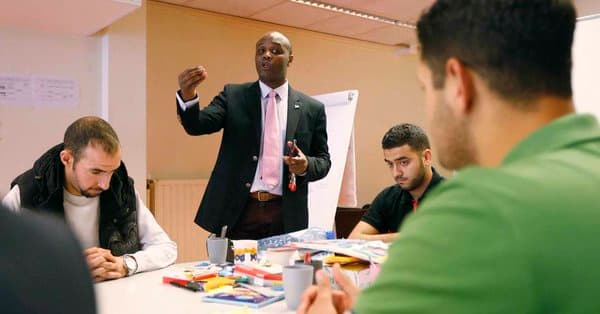 Coaching pode virar crime no Brasil; proposta de iniciativa popular recebeu mais de 20 mil assinaturas e vai tramitar no Congresso
