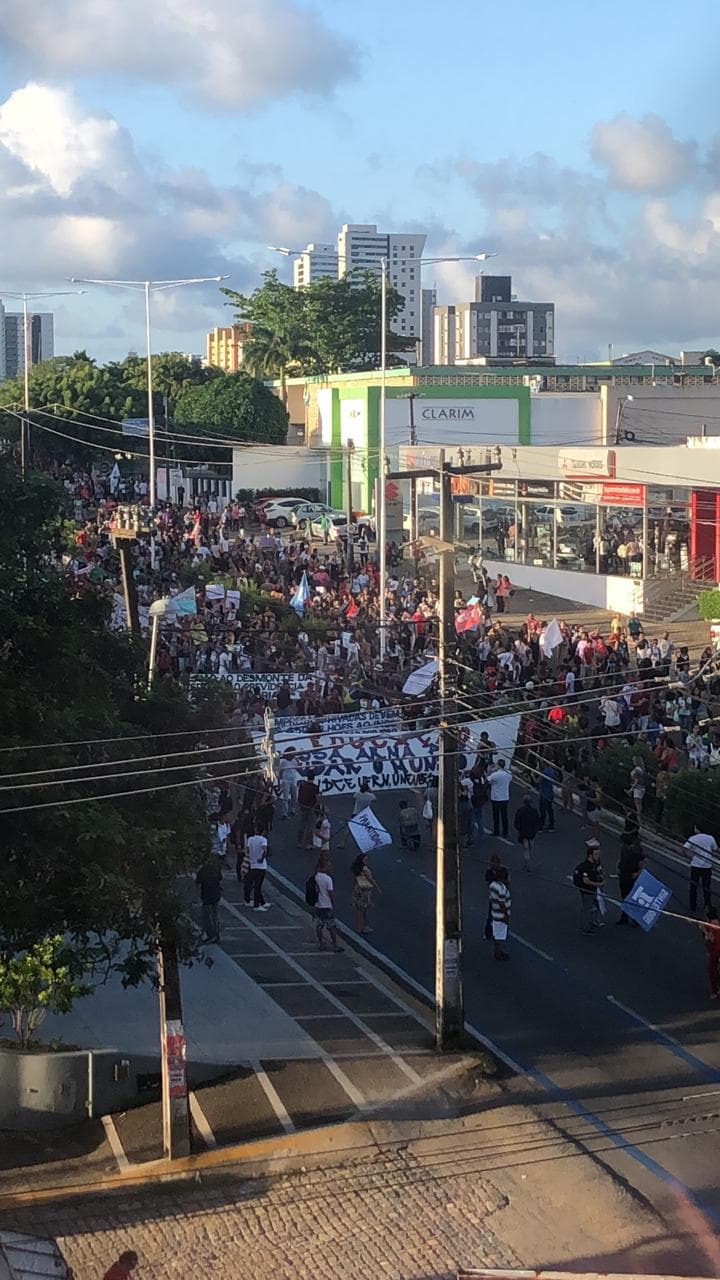 FOTOS: Polícia monitora manifestação em Natal também com uso de drones