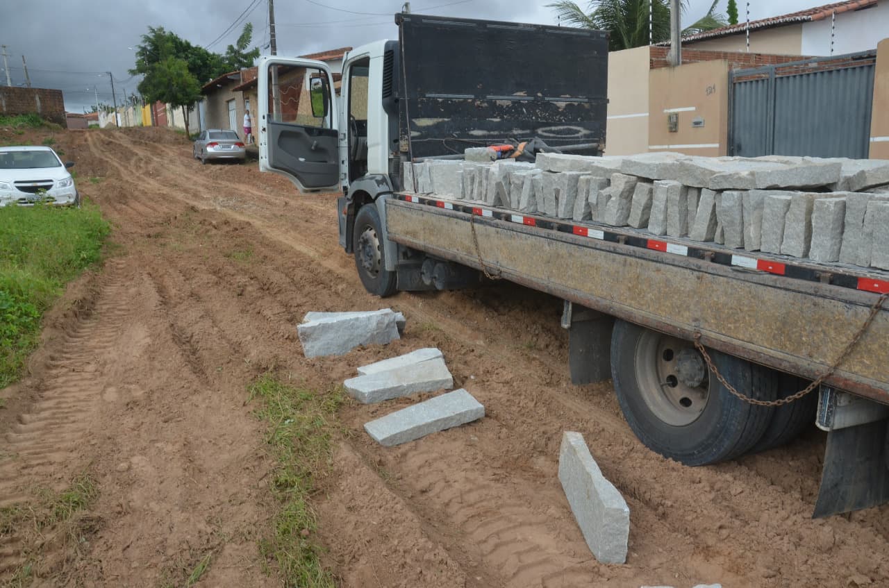 FOTOS: Assinada ordem de serviço para pavimentação de ruas no Bairro Jardins, em São Gonçalo do Amarante