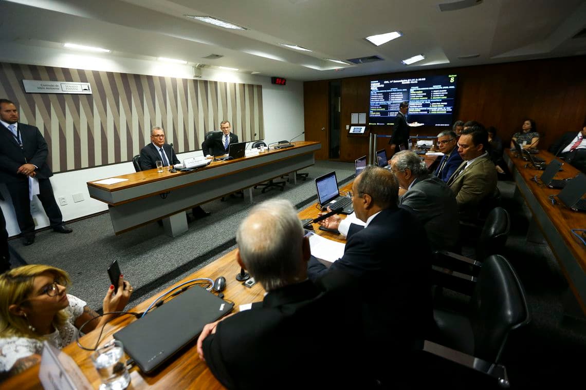 Ministro de Minas e Energia diz que não há barragem segura no Brasil