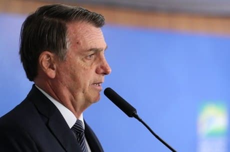 Decreto de Bolsonaro permite porte de armas a jornalistas e políticos