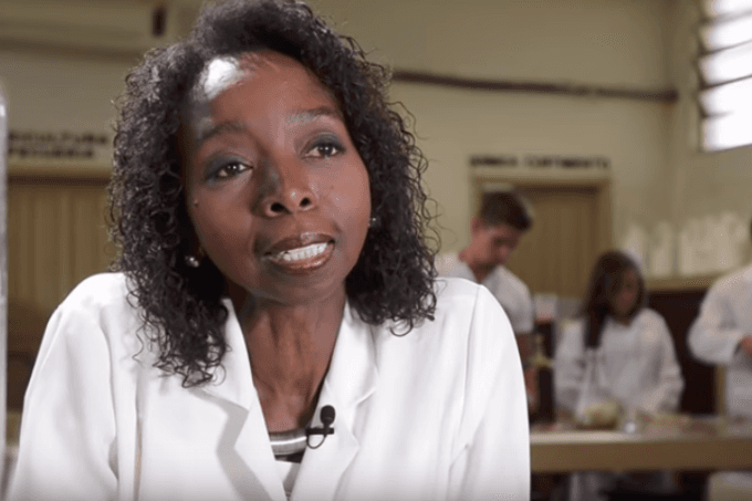 A "famosa" professora Joana D’Arc não estudou em Harvard? Levantamento com milhares de currículos no Brasil diz que 75% constam informações distorcidas