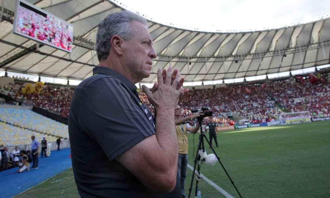 Abel Braga pede demissão e não é mais técnico do Flamengo