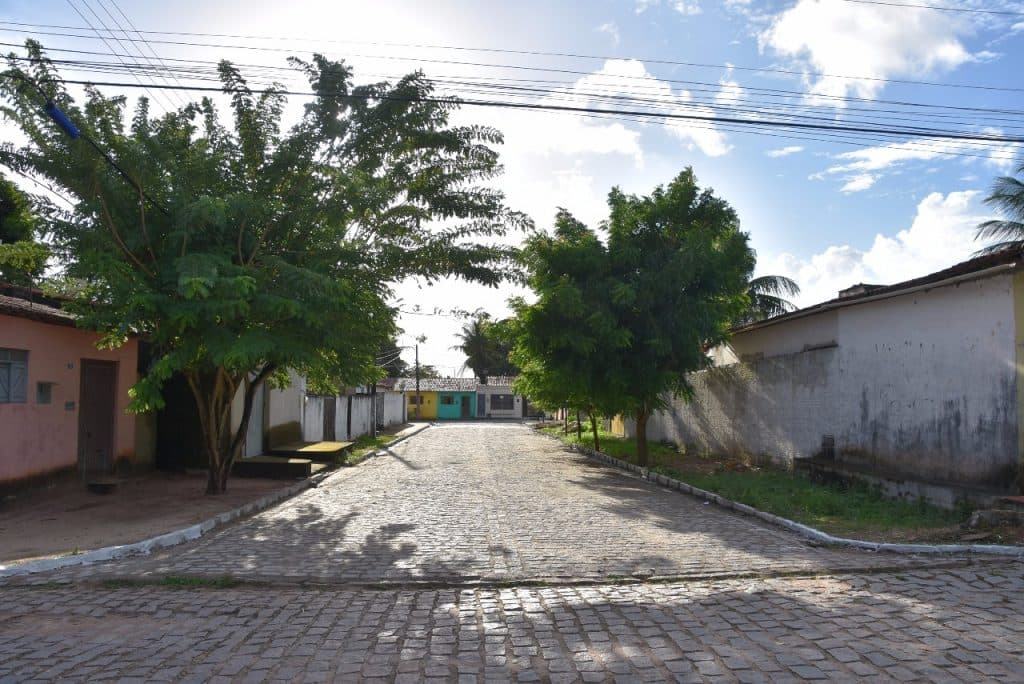 Prefeitura de São Gonçalo conclui pavimentação de mais cinco ruas; e assina nova ordem de serviço