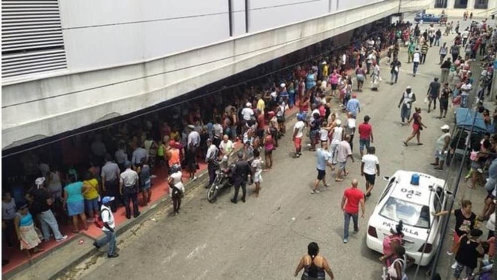 Escassez de comida leva a longas filas e desespero em Cuba: ‘A gente quase se mata para comprar uma língua de porco’