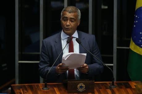 MP-RJ diz que Romário e amigo mentiram em acidente de trânsito
