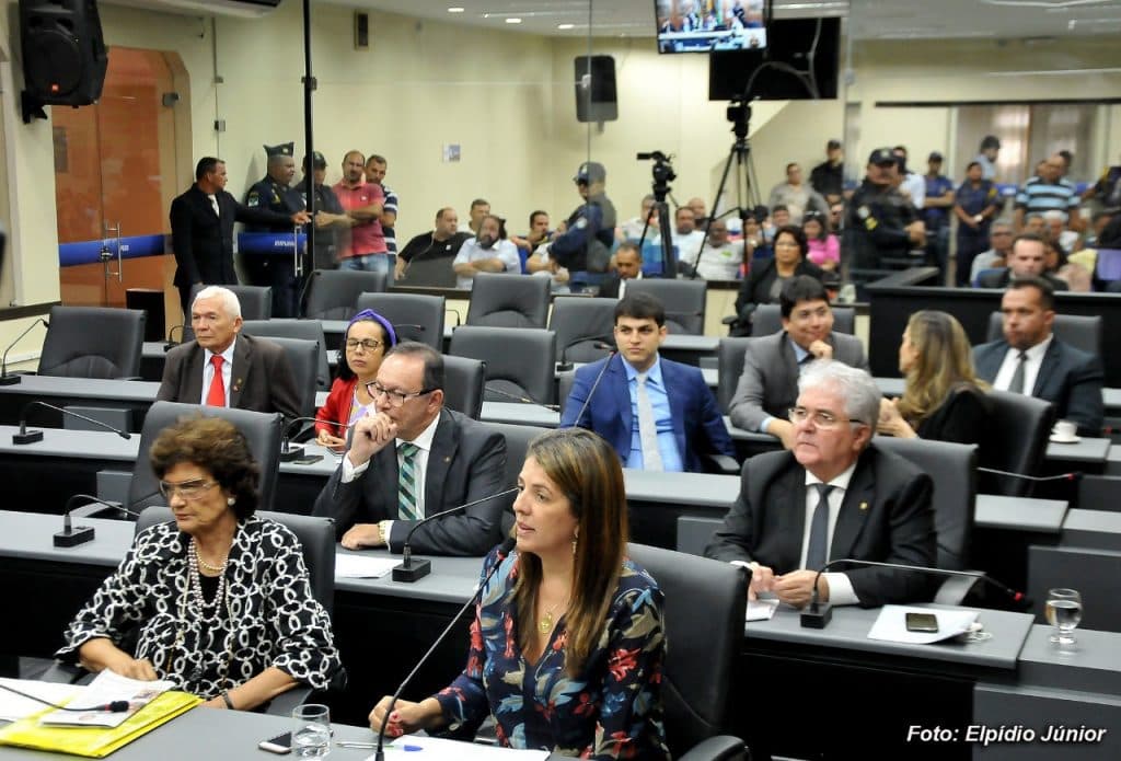 Câmara conclui votação do projeto que regulamenta transporte por aplicativos