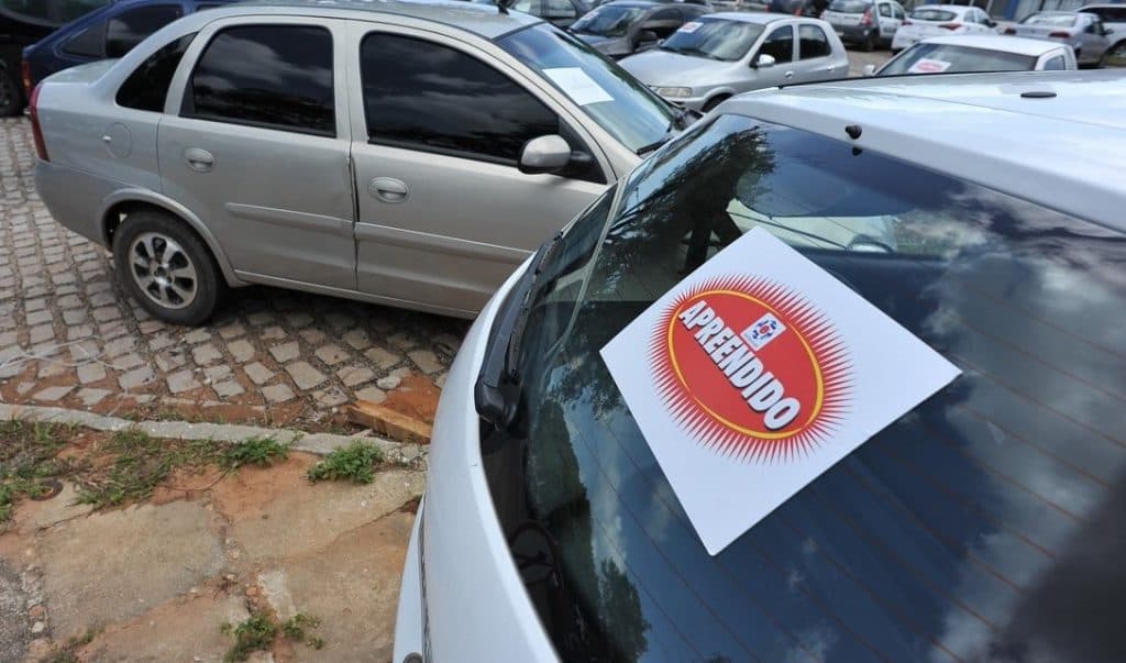 Detran leiloa 150 veículos com lances iniciais entre R$ 50 e R$ 18 mil