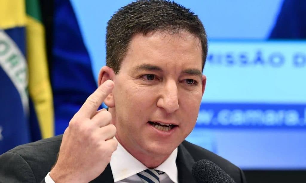 Quarenta advogados se reúnem com Glenn Greenwald