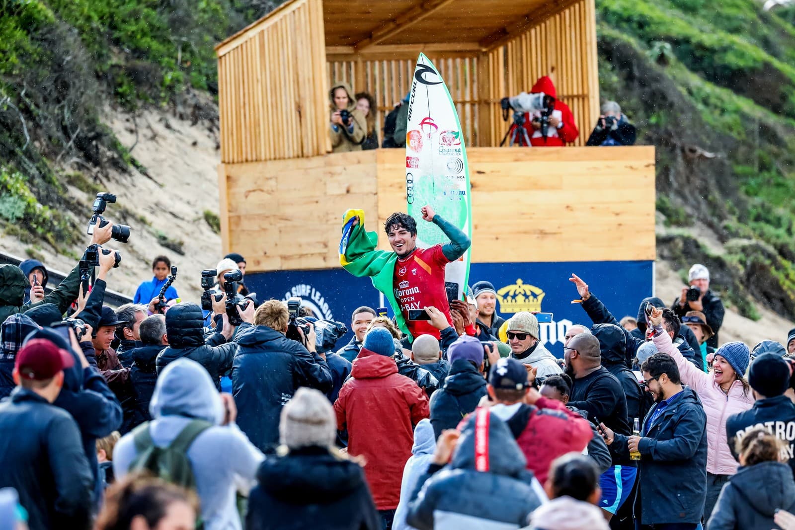 Gabriel Medina vira no fim sobre Ítalo Ferreira, e é campeão da etapa de J-Bay do Circuito Mundial de Surfe; vice, potiguar é quarto no ranking da WSL