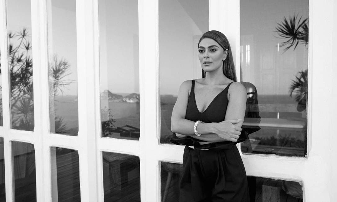 Musa global Juliana Paes critica o politicamente correto “do jeito que vem sendo praticado”, diz que não vai boicotar Bolsonaro, torce pelo país, e reclama de "polarização boba"