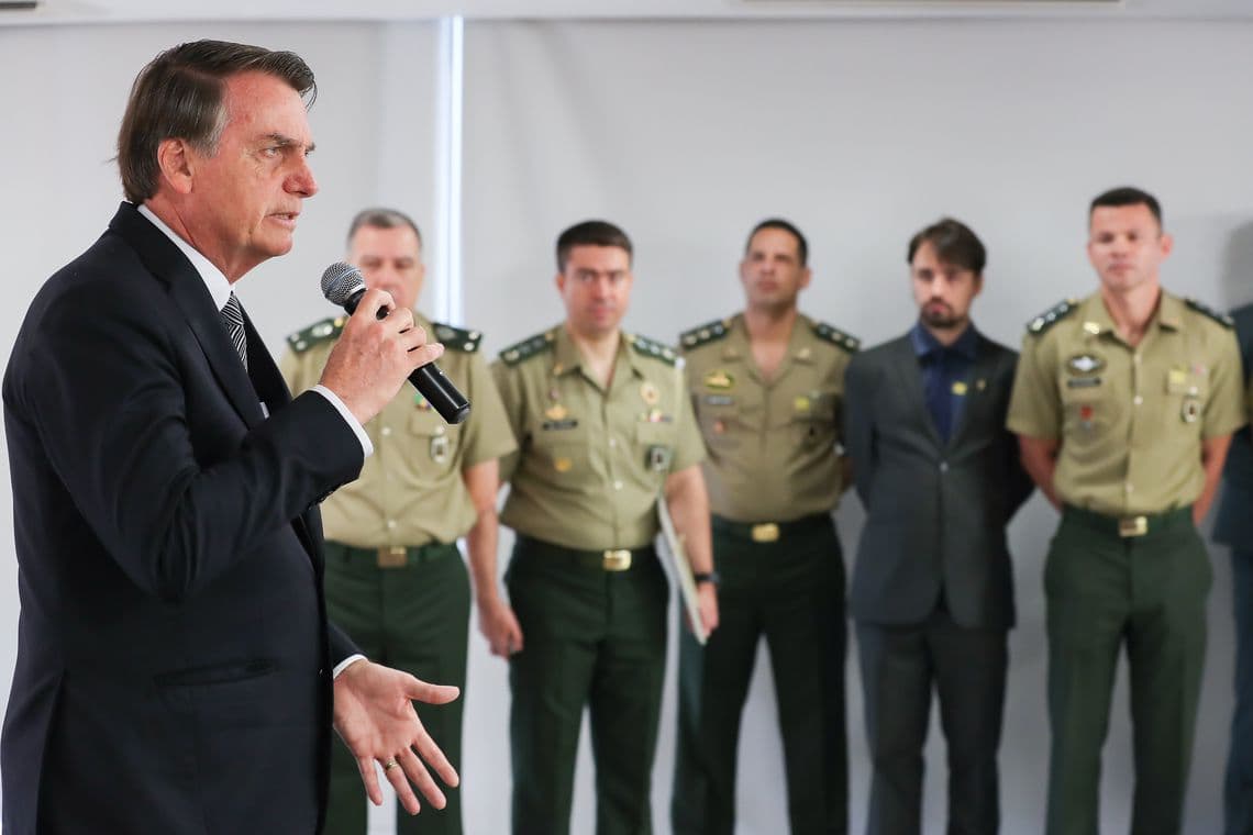 Bolsonaro alerta para "guerra da informação contra a verdade"