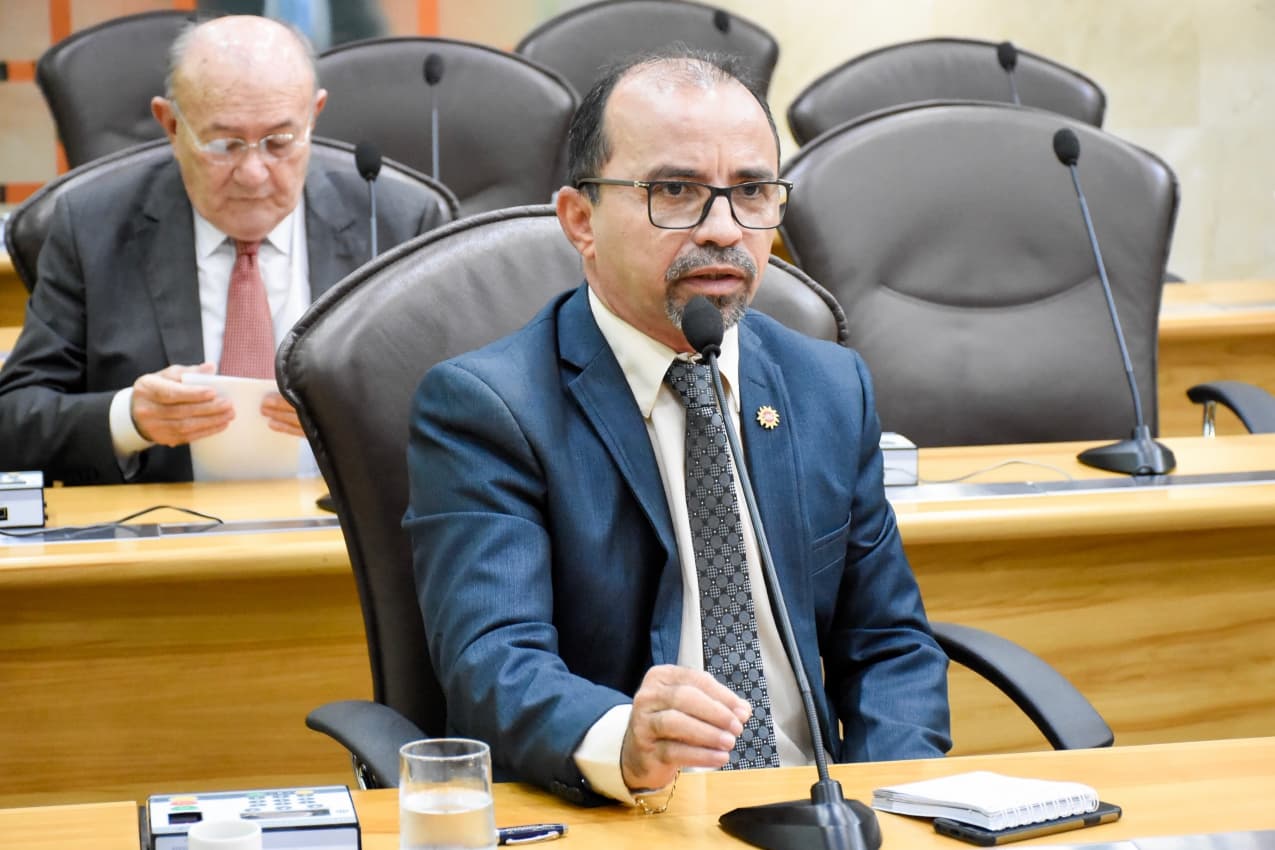 Sandro Pimentel sugere investigação em contratos da prefeitura de Natal
