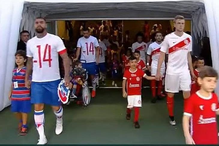 Fortaleza se queixa da Turner e faz protesto em camisa do clube