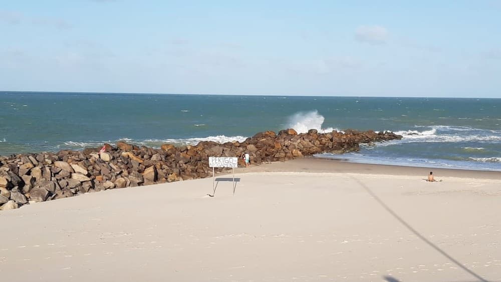 Corpo de estudante vítima de afogamento na Praia de Areia Preta é encontrado na Praia da Redinha