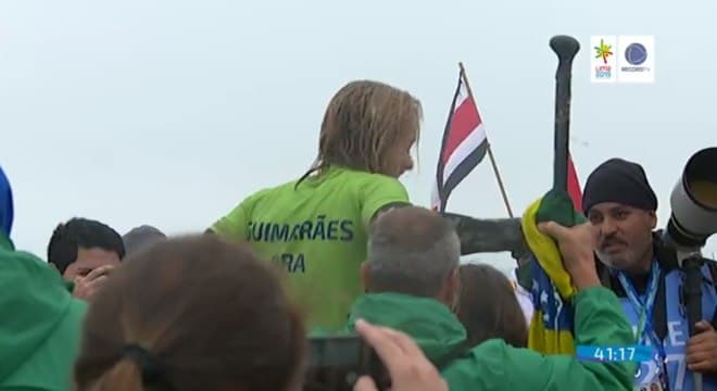 FOTO E VÍDEO: Lena Guimarães conquista inédito ouro na final do Surfe SUP Race, no Pan-Americano de Lima