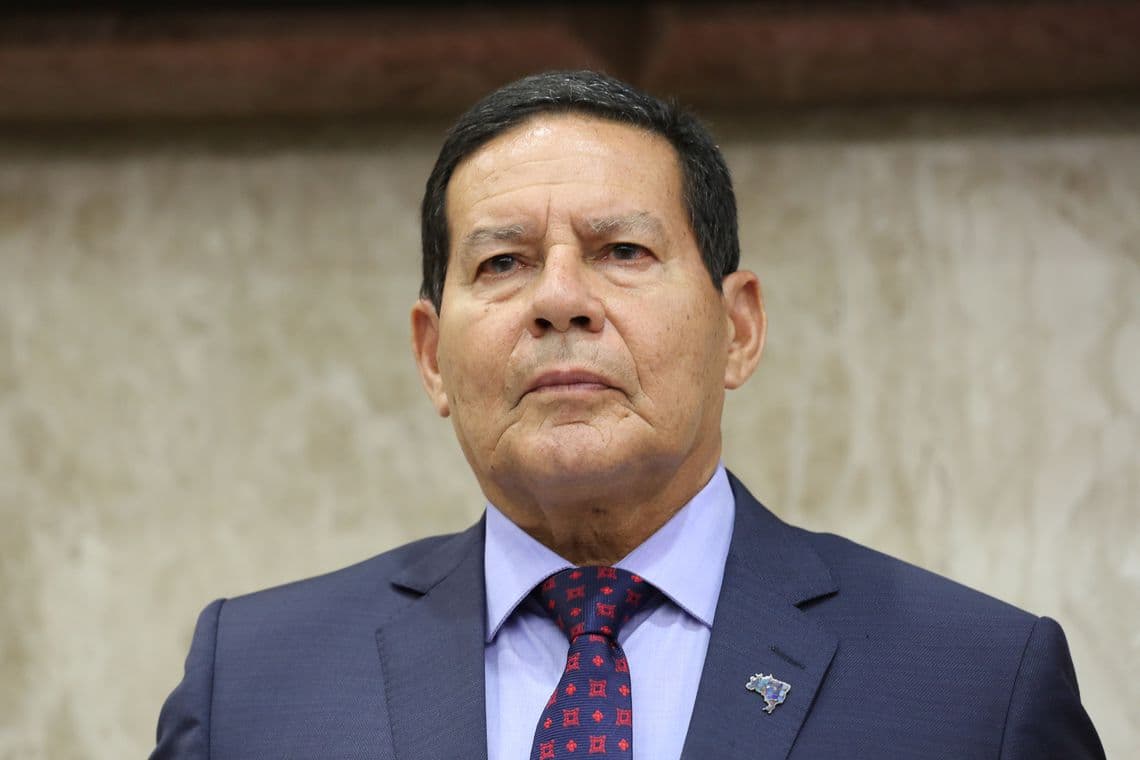 Mourão afirma que Amazônia brasileira está segura: "lá morei e sei que incêndios são episódicos em período de seca"; vice alerta "má-fé"