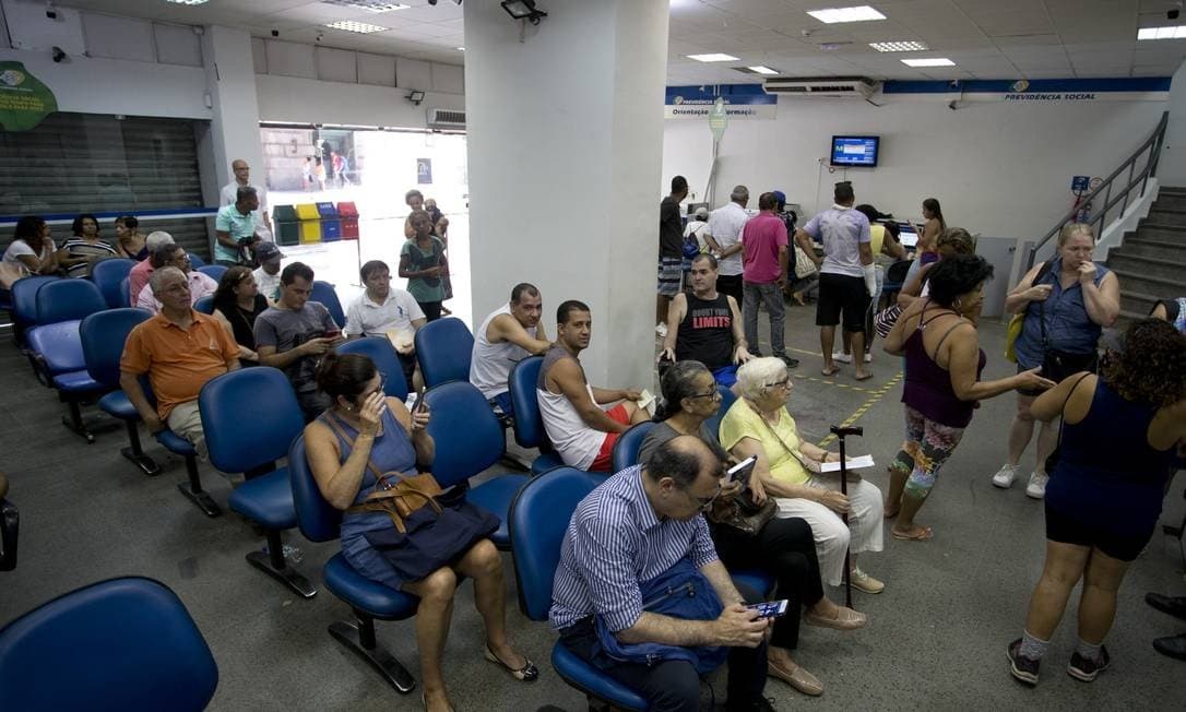 Governo quer acabar com monopólio do INSS em benefícios como auxílio-doença e maternidade