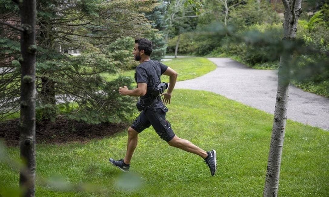 FOTOS: Cientistas desenvolvem traje robótico que ajuda a correr e caminhar