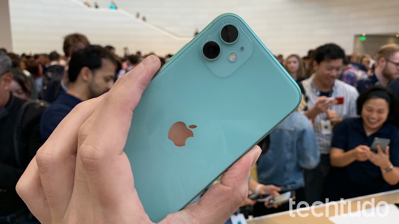 Apple quebra tradição e antecipa venda do iPhone 11 no Brasil