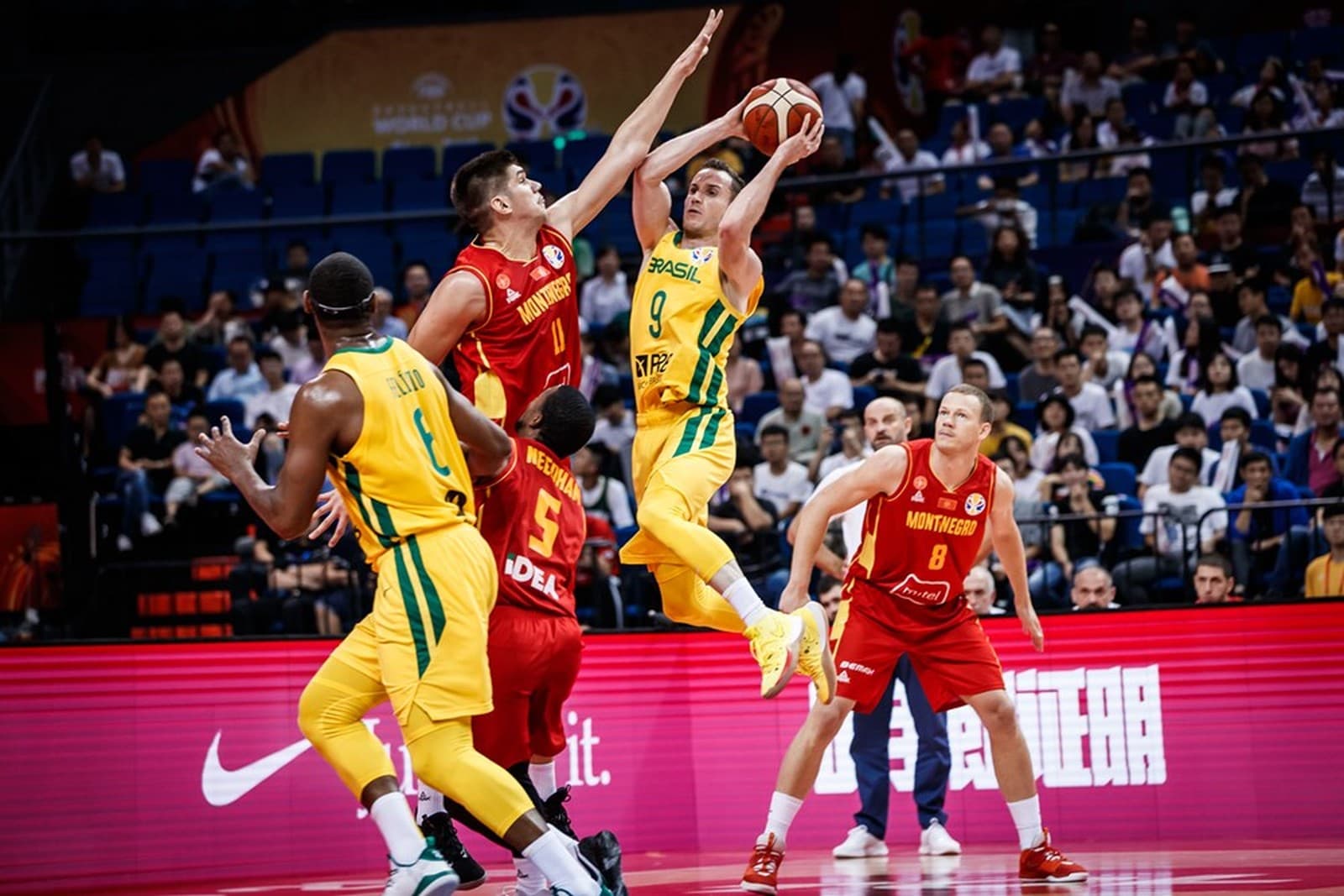 TÁ VOANDO: Brasil derruba Montenegro e vai 100% para 2ª fase da Copa do Mundo de basquete