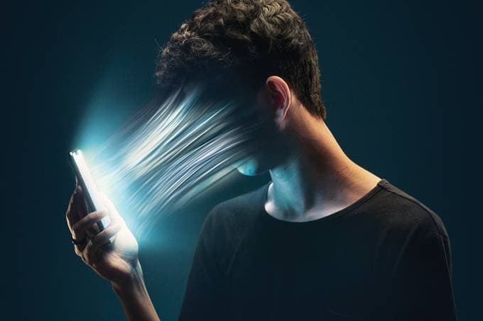Você tira o celular do bolso mais de 200 vezes por dia: smartphone já vicia mais gente, e de forma mais intensa, do que o cigarro, informa pesquisa