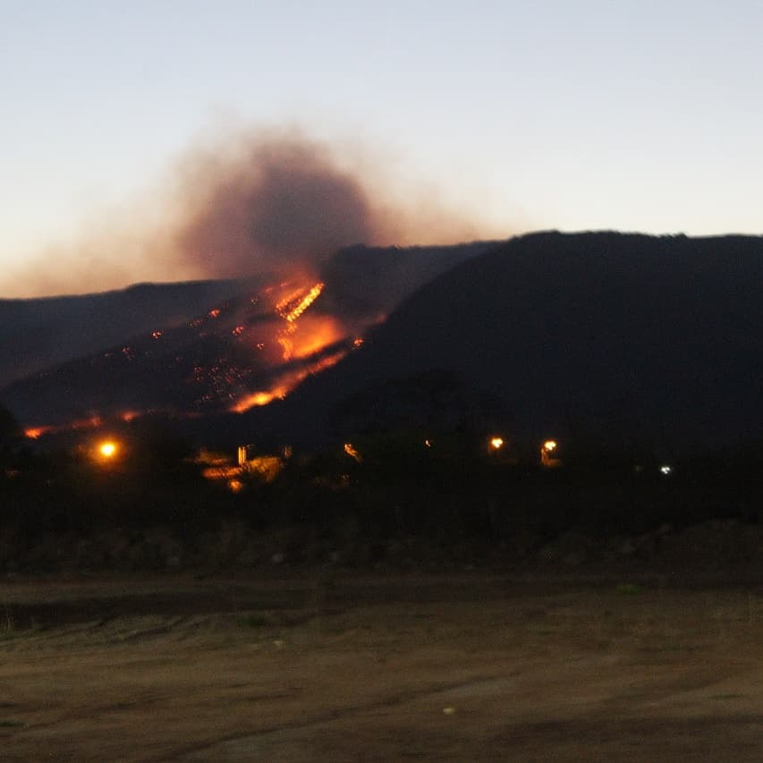 Corpo de Bombeiros combate fogo em serra no interior do RN