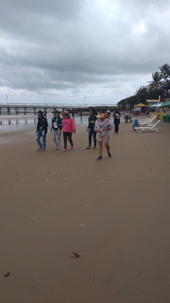 SEMUR em Parnamirim orienta banhistas sobre manchas de óleo em Pirangi