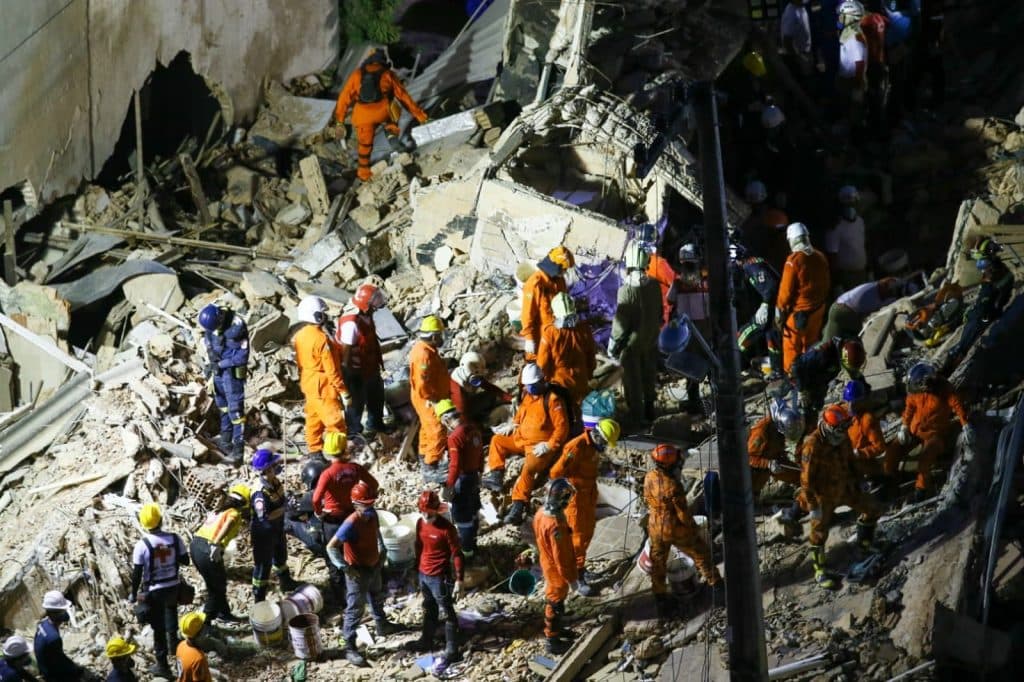 Bombeiros encontram 9ª vítima do desabamento do edifício em Fortaleza e encerram operação de resgate
