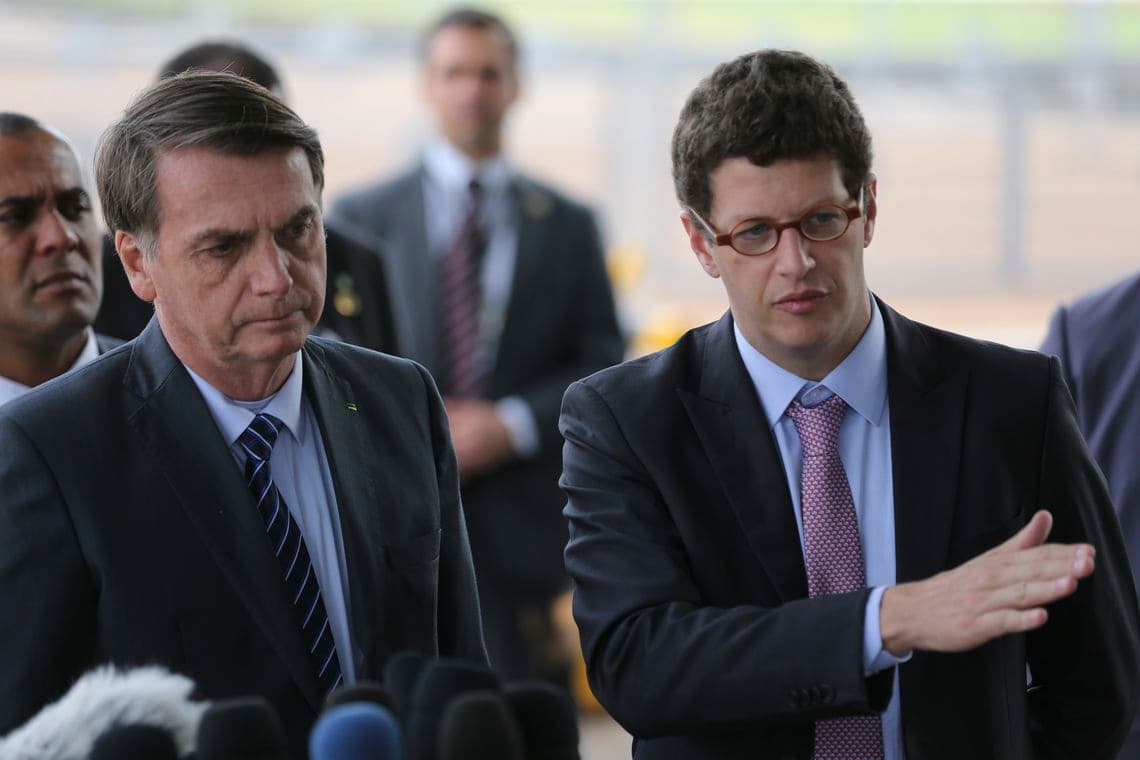 LITORAL DO NORDESTE: Petróleo pode ter sido despejado "criminosamente", diz Bolsonaro