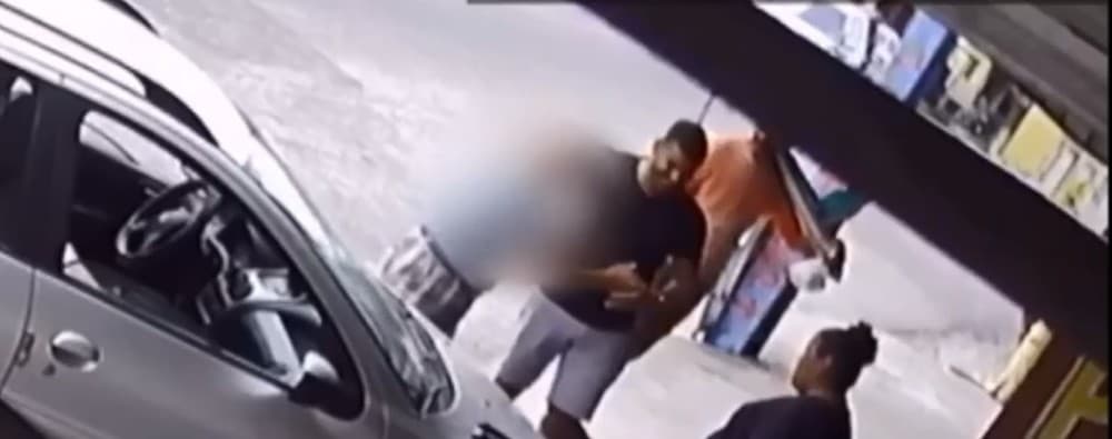 VÍDEO: Em Natal, idoso atropela rapaz, chora e é consolado pela vítima; gesto viraliza nas redes sociais