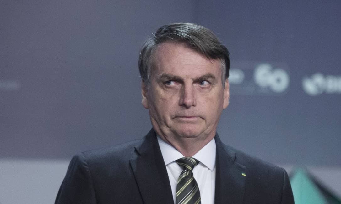 Bolsonaro diz que derramamento de óleo é ‘ato criminoso'