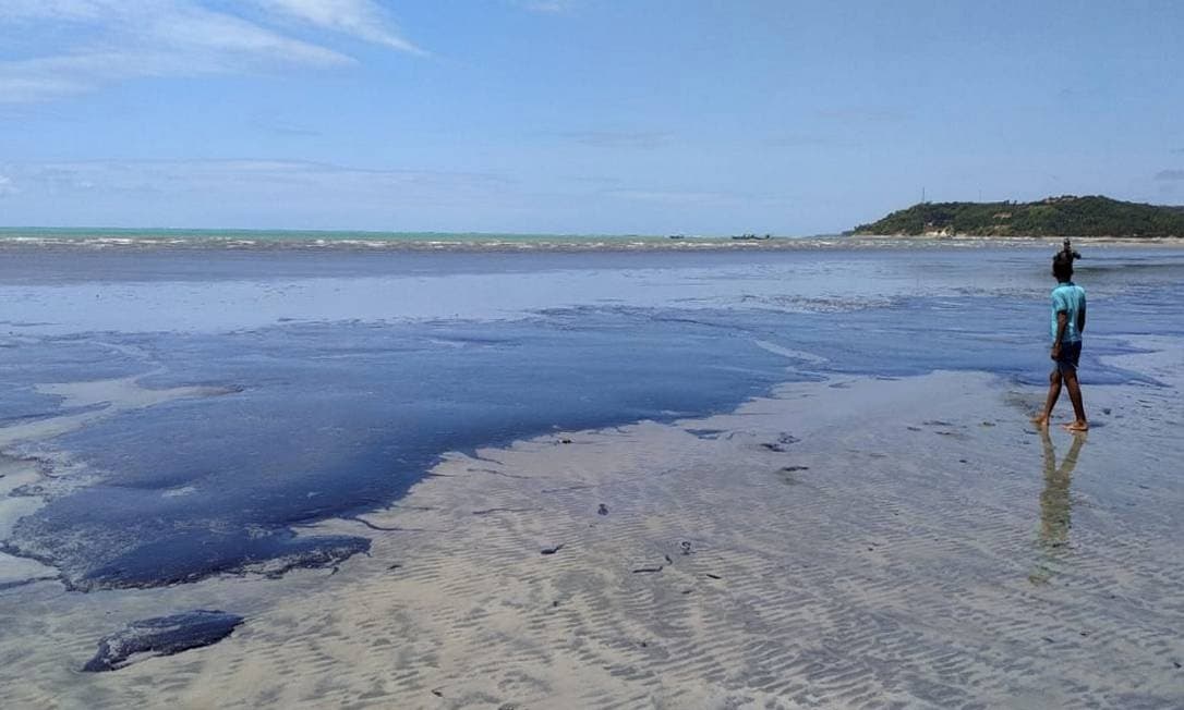 Marinha diz que mais de mil toneladas de óleo foram retiradas das praias do Nordeste