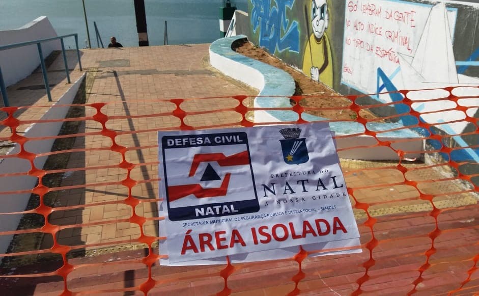 FOTOS: Defesa Civil de Natal interdita área da Pedra do Rosário