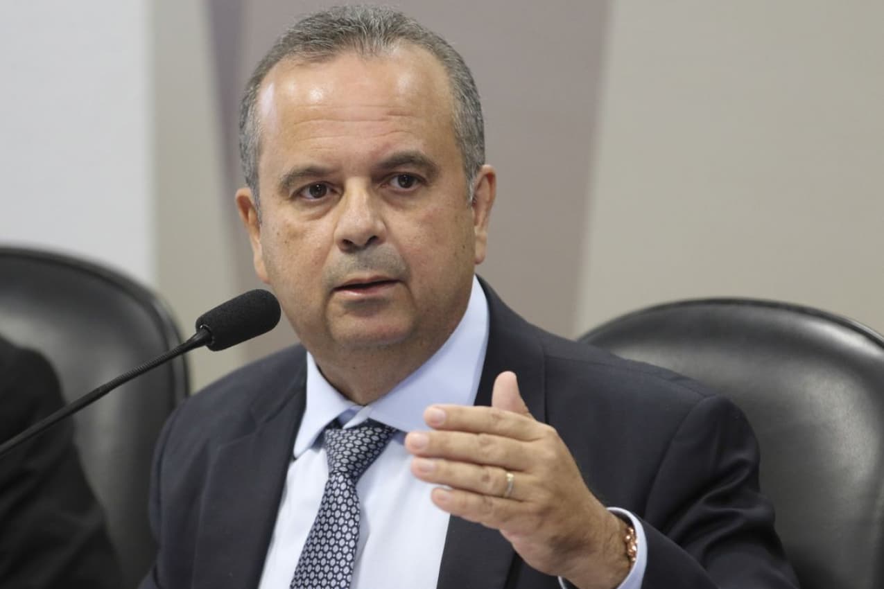 Manifestantes bloqueiam acessos da ALRN na manhã desta sexta contra homenagem ao secretário Especial da Previdência e do Trabalho do Ministério da Economia, Rogério Marinho