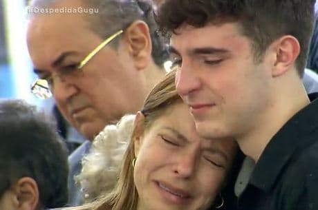FOTO E VÍDEO: Sob aplausos e choro, corpo de Gugu Liberato é enterrado em SP