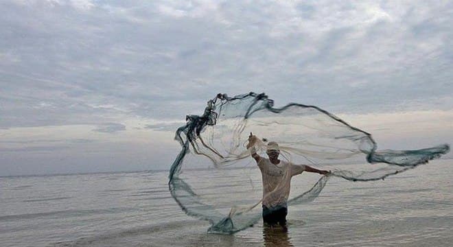 Governo federal libera R$ 1.996 a pescadores prejudicados por óleo