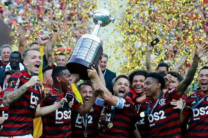 SEM JOGAR: Flamengo pode comemorar Brasileirão, caso Palmeiras perca para Grêmio